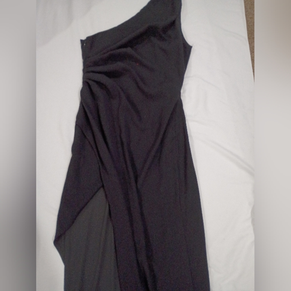 Alexia Admor Elegant One-Shoulder Black Dress - Picture 2 of 6